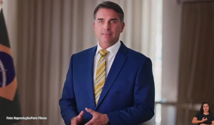 Em vídeo, Flávio Bolsonaro defende fim da reeleição e cita crise no STF