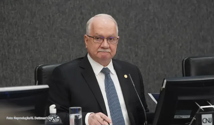 STF: 13 ex-ministros pedem a Fachin reação institucional contra crise