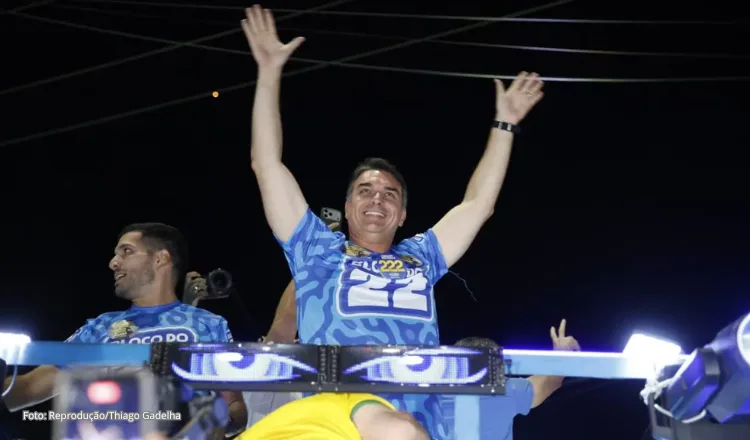 ‘O Supremo sem os ministros de Lula tem jeito’, diz Flávio Bolsonaro, em Fortaleza
