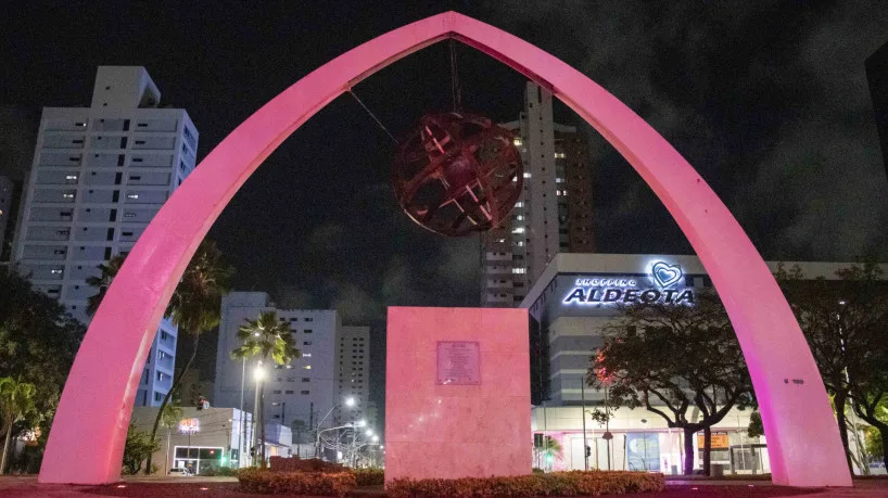 Vista da Praça Portugal em Fortaleza, local alvo da disputa judicial entre PT e PL.