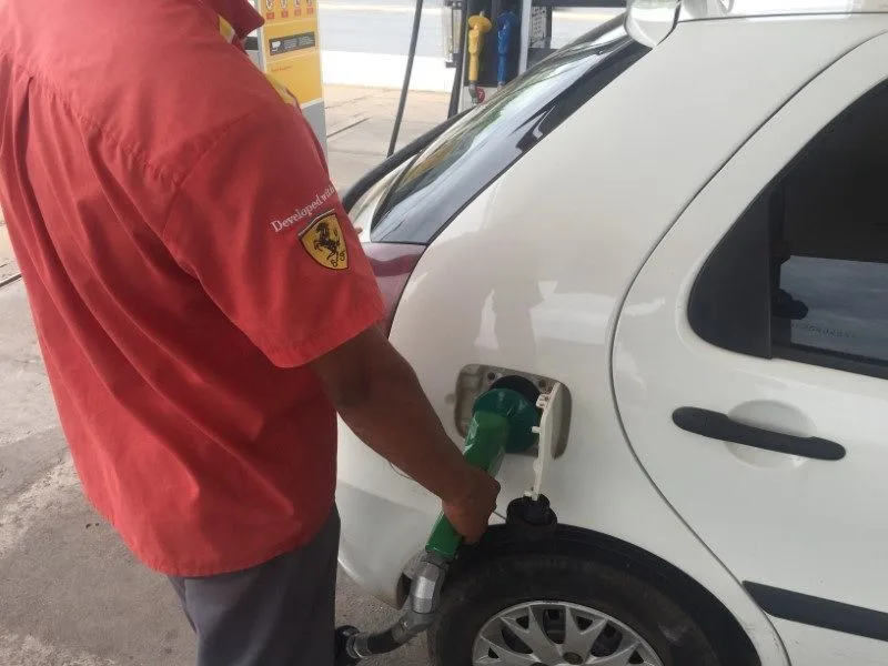 Bomba de abastecimento de combustível em posto de serviço.
