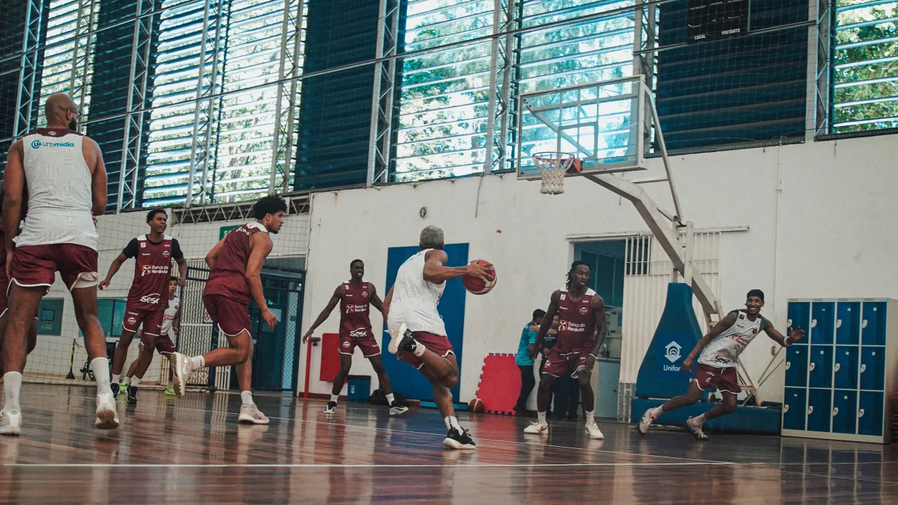 Técnica Jelena Todorovic comandando o Basquete Cearense