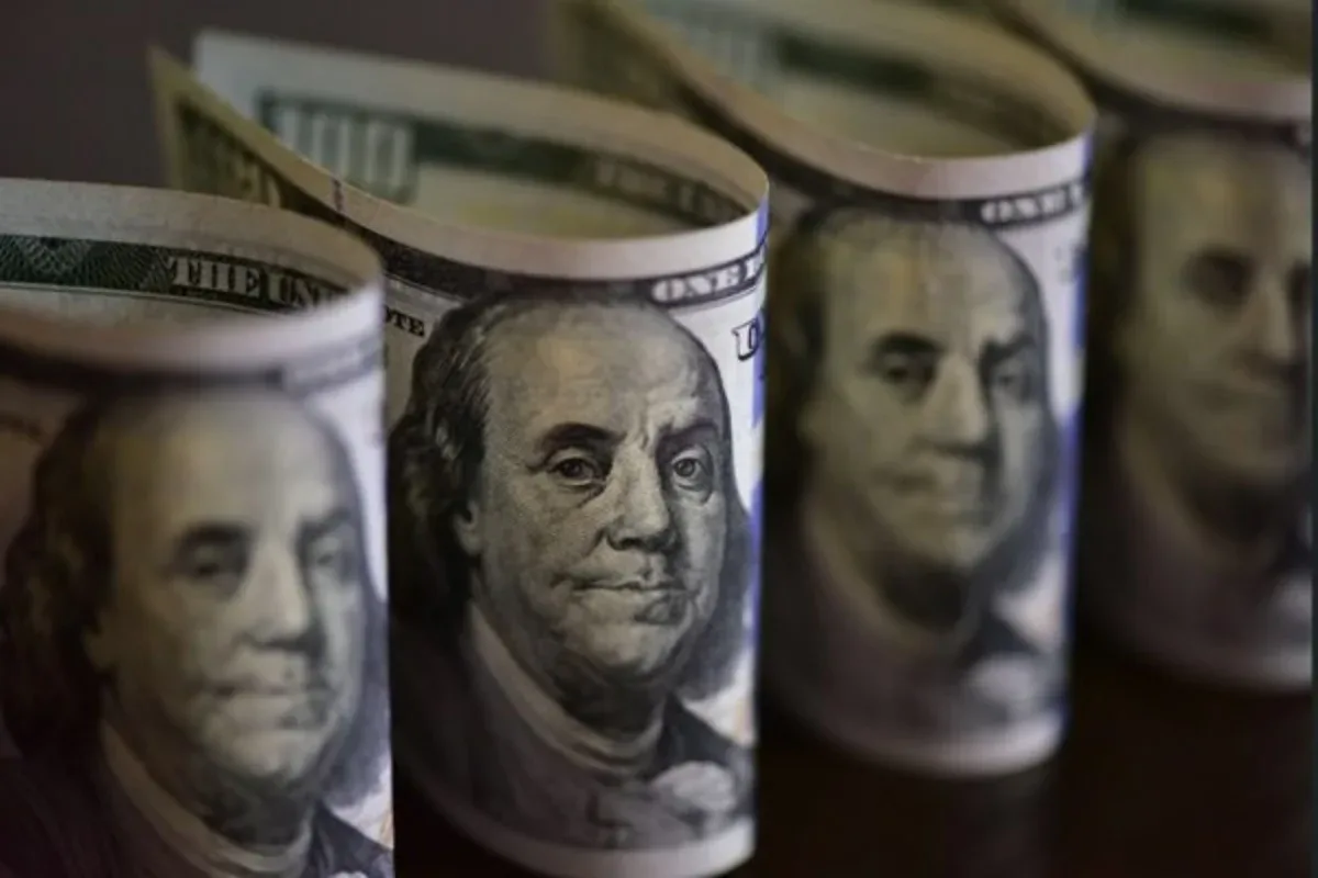 Maços de notas de dólar norte-americano