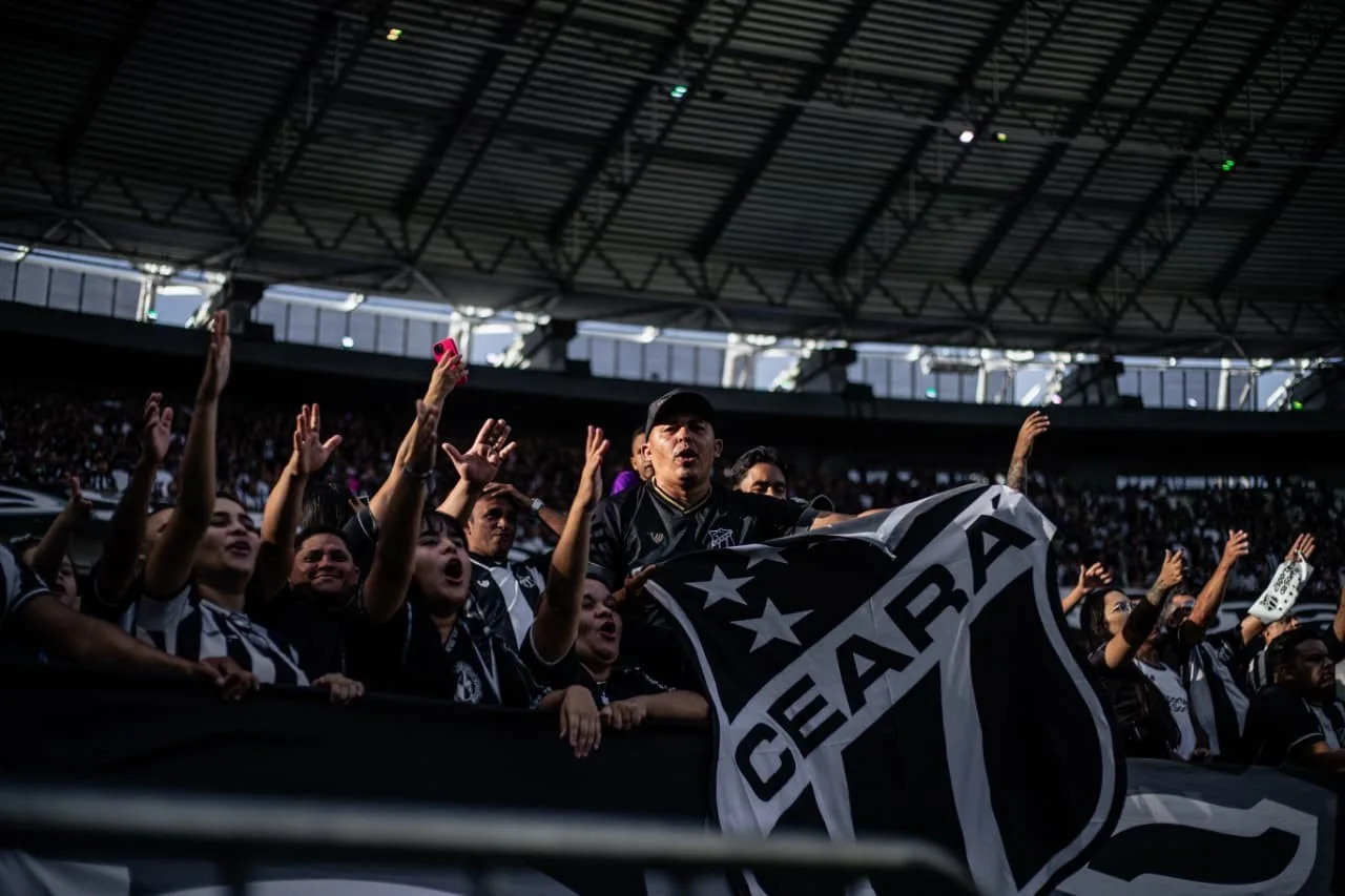 Torcida do Ceará em dia de jogo na Arena Castelão