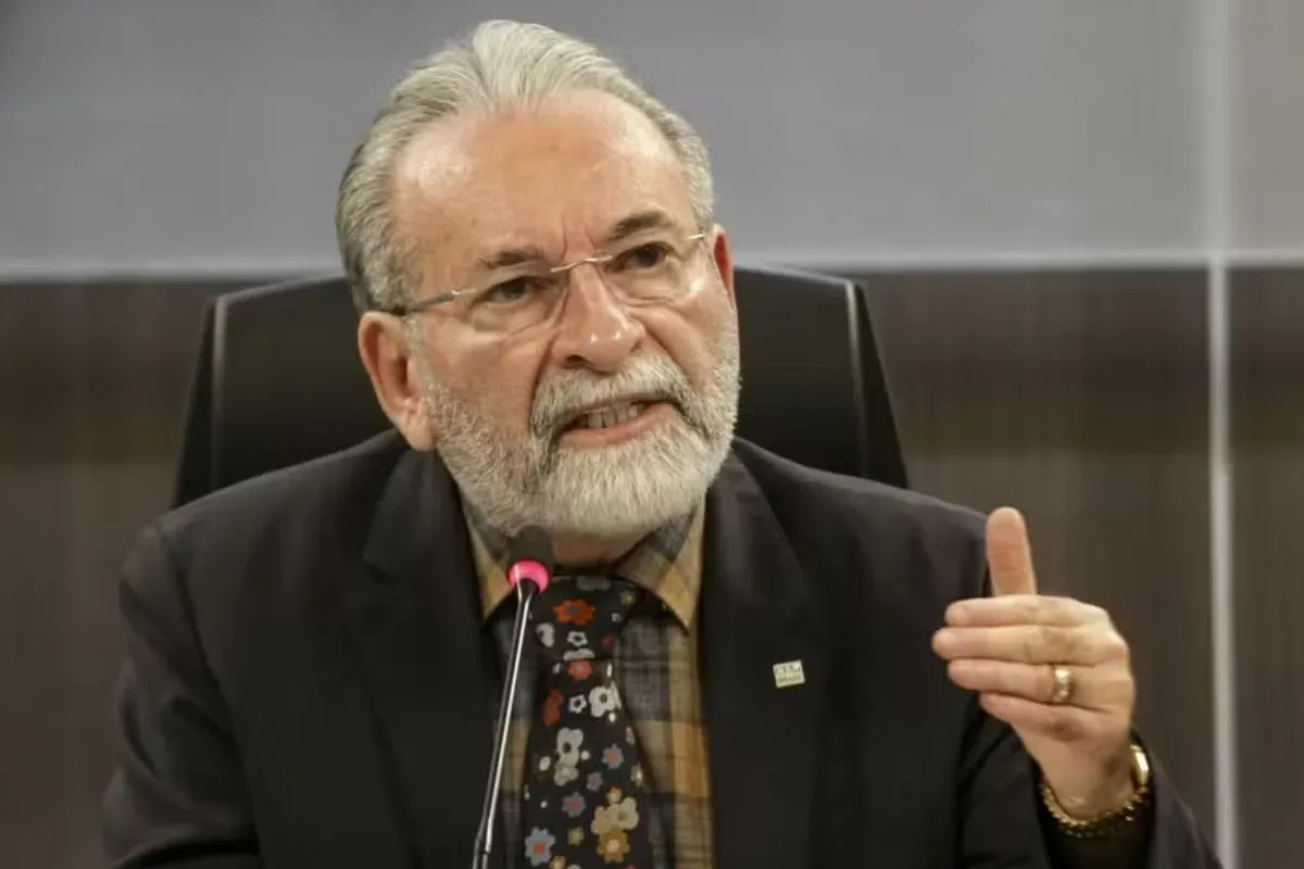 Foto de José Hiran Gallo, presidente do Conselho Federal de Medicina.