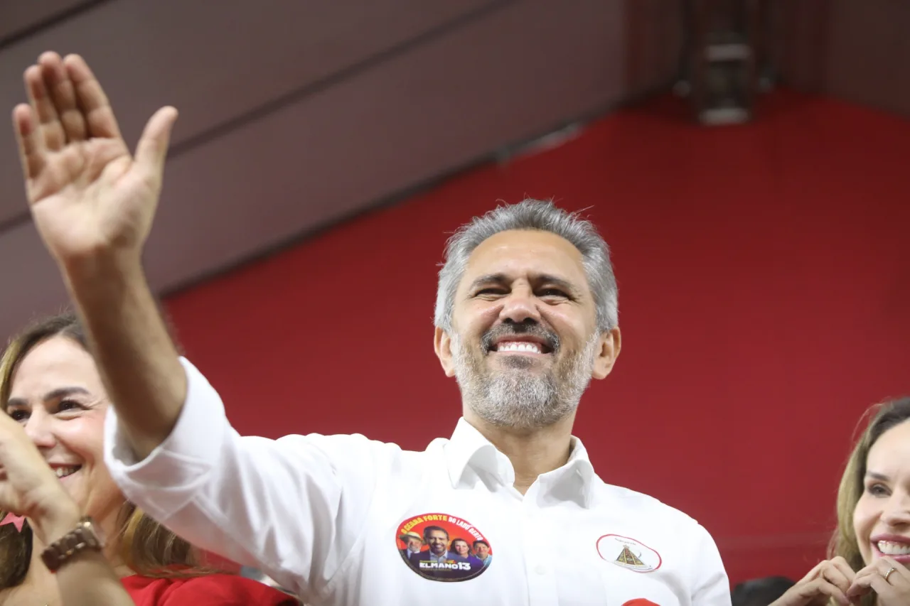 Senador Camilo Santana em entrevista