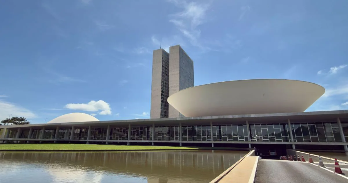 Fachada do Congresso Nacional, local onde tramita a PEC da escala 6x1.