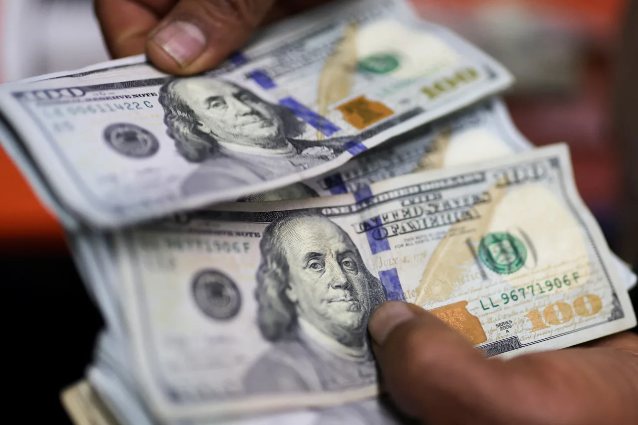 Notas de dólar em circulação.