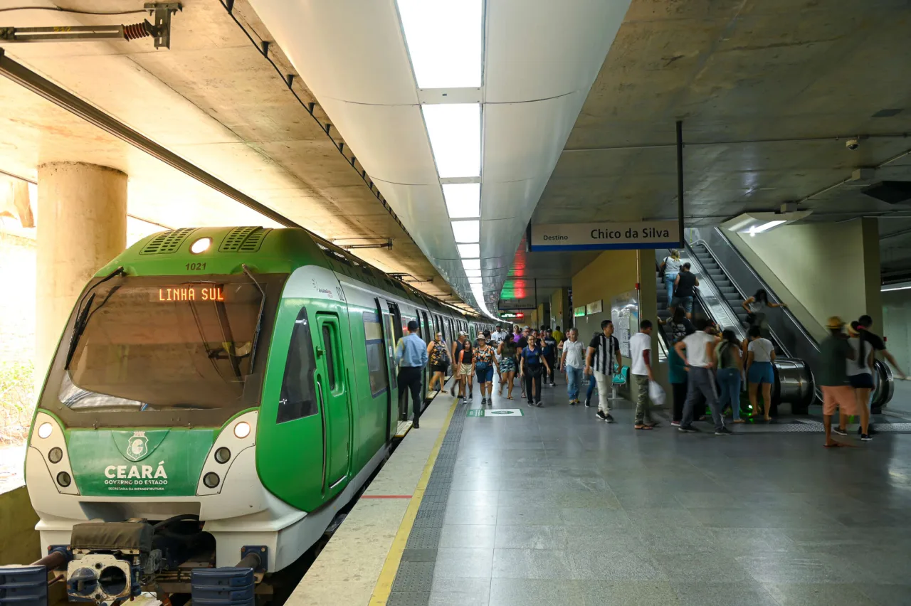 Vagão de metrô operado pelo Governo do Ceará em dia de votação.