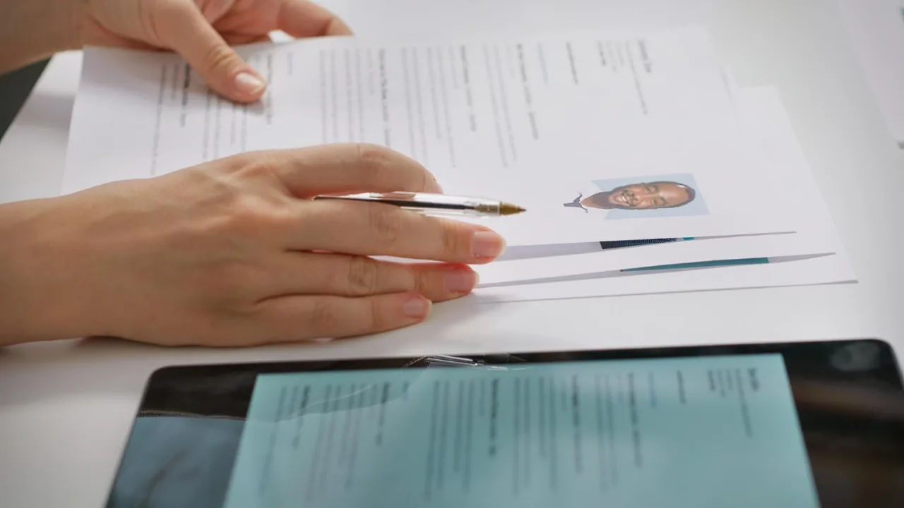 Pessoas buscando oportunidades de trabalho em Maracanaú