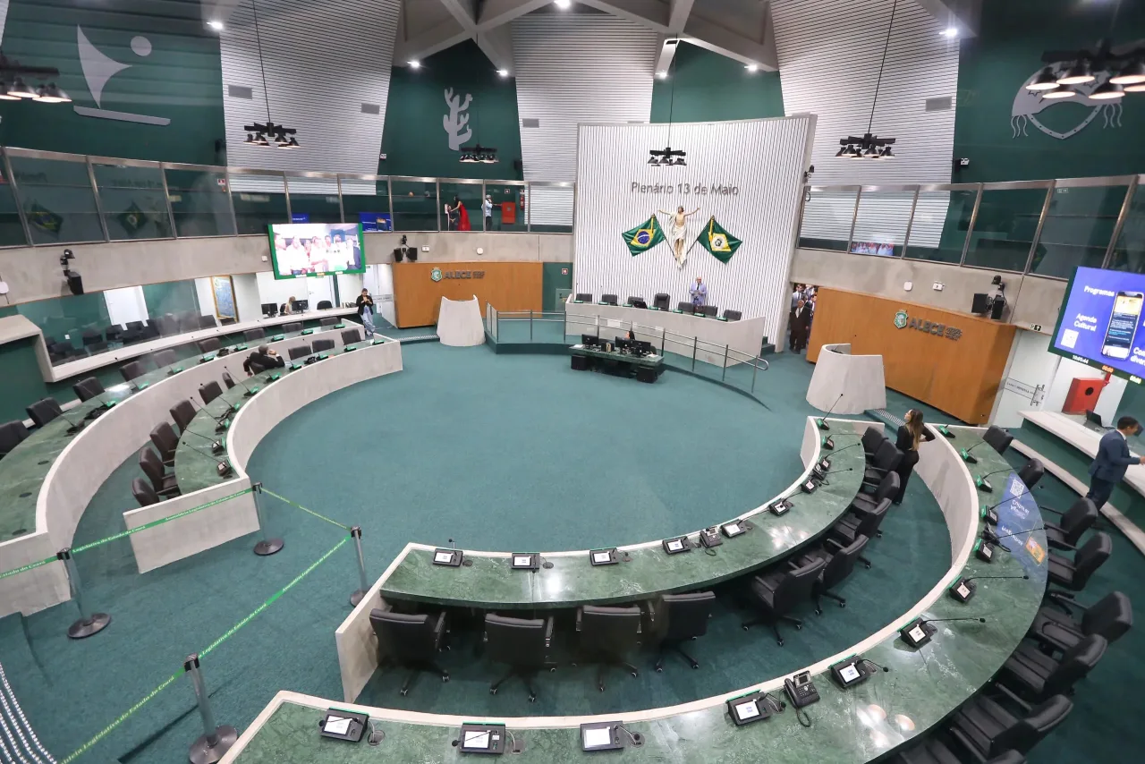 Plenário da Assembleia Legislativa do Ceará durante sessão