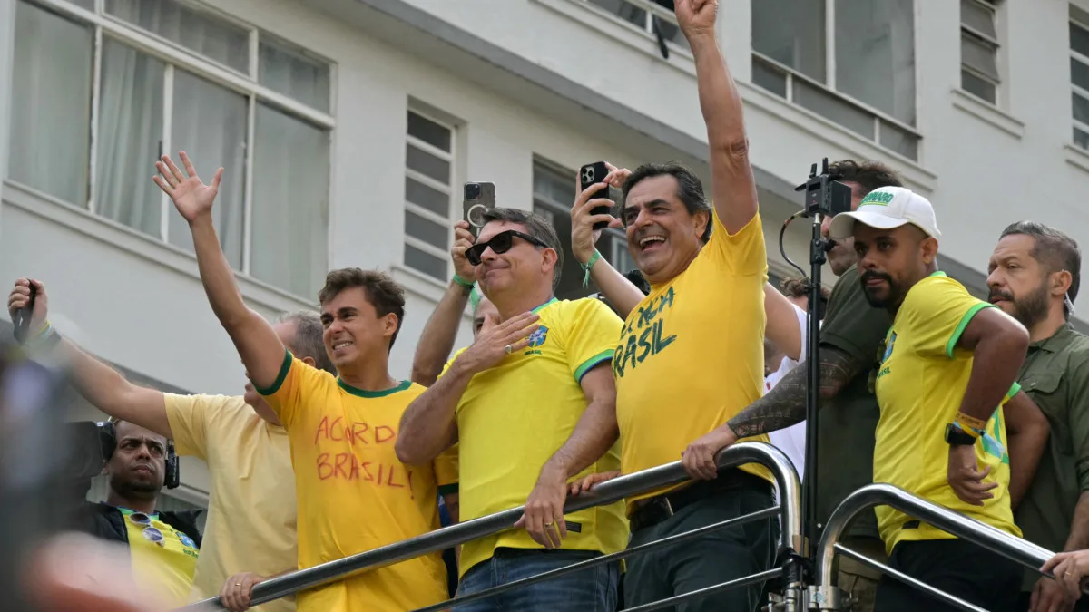 Roberto Cláudio durante evento de campanha eleitoral em 2026.