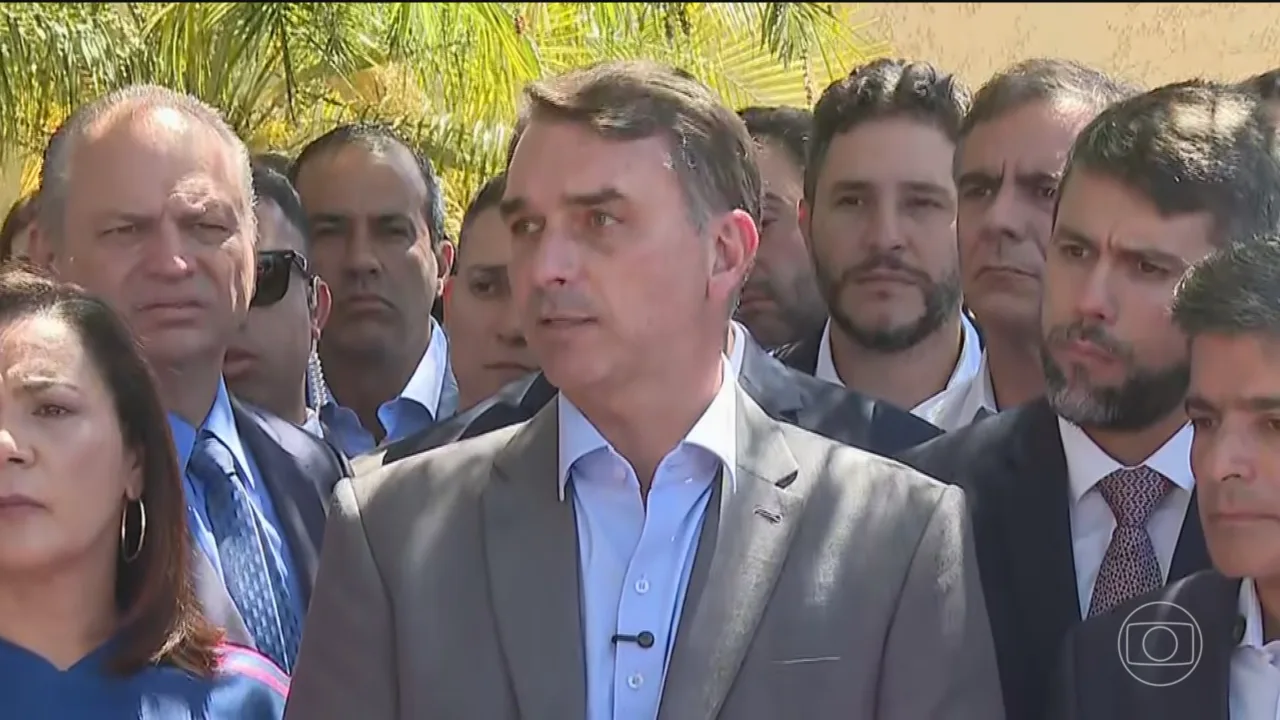 Flávio Bolsonaro durante evento de campanha.