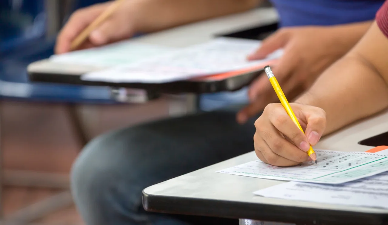 Estudantes em sala de aula da Fundacao Bradesco