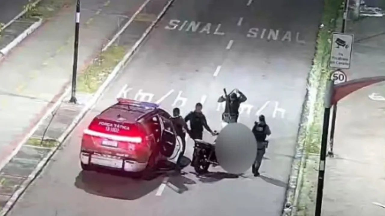 Homem detido após furto de motocicleta em Fortaleza.