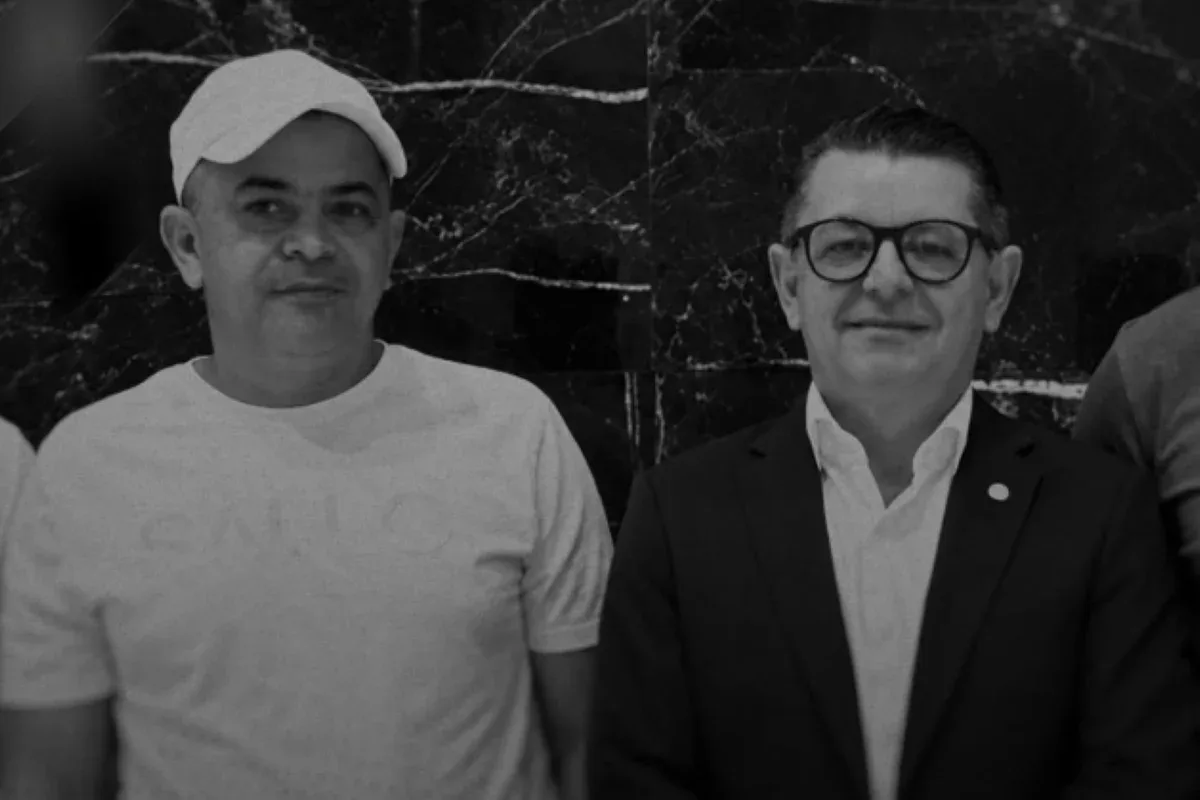 Foto de Nizo Costa ao lado de seu irmão, Antonio Valtenir Costa.