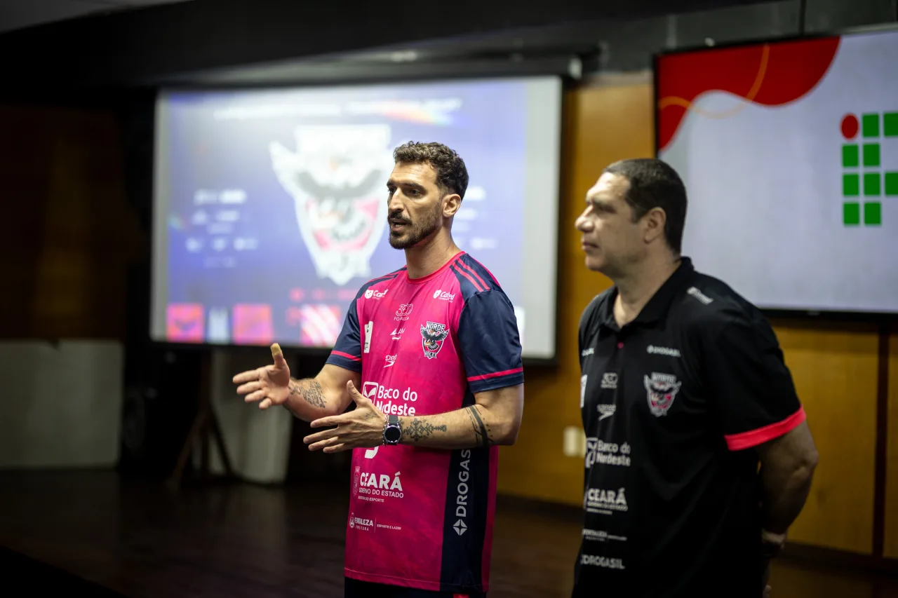 Jogadores do Norde Vôlei em pose oficial para a nova temporada da Superliga.