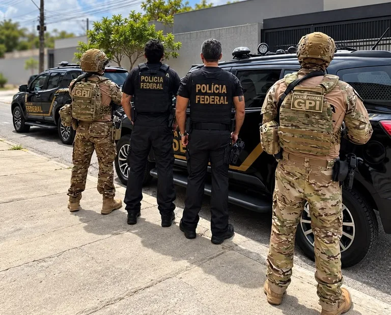 Equipe da Polícia Federal em ação em Fortaleza