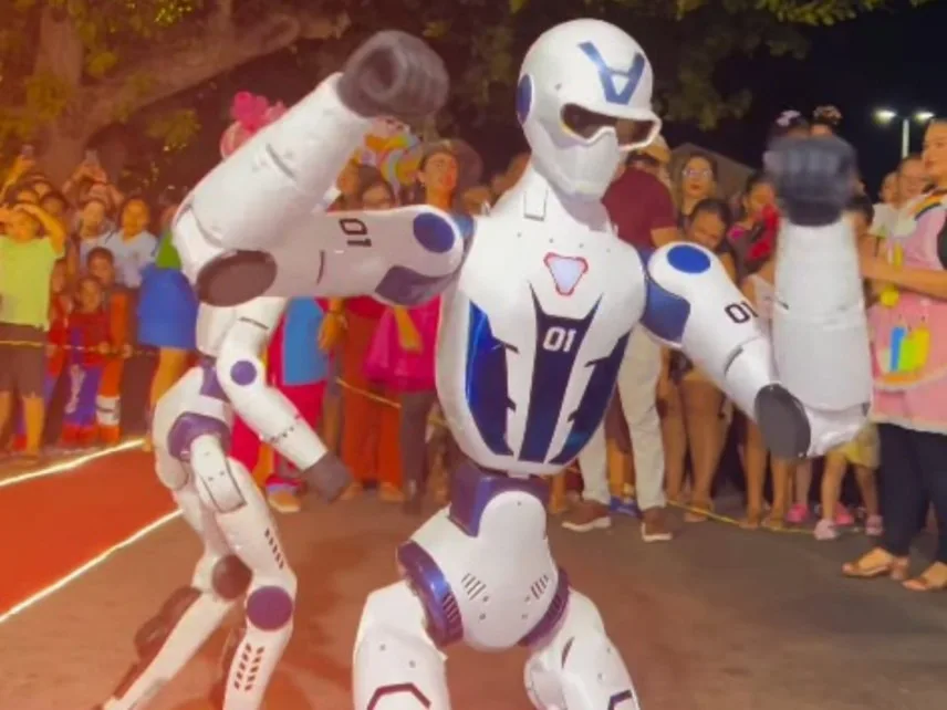 Robôs humanoides em ambiente escolar de Ararendá.