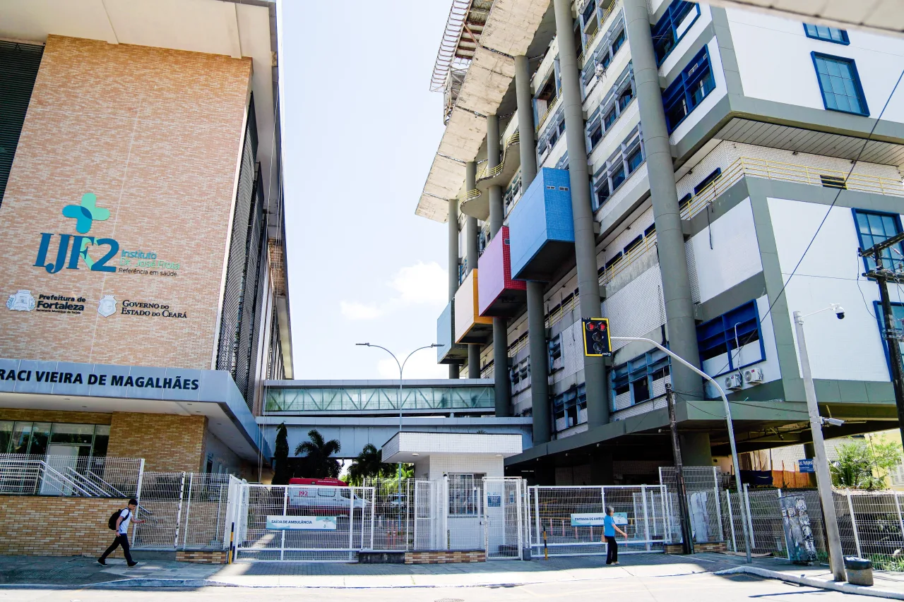 Fachada do Hospital Instituto Dr. José Frota em Fortaleza
