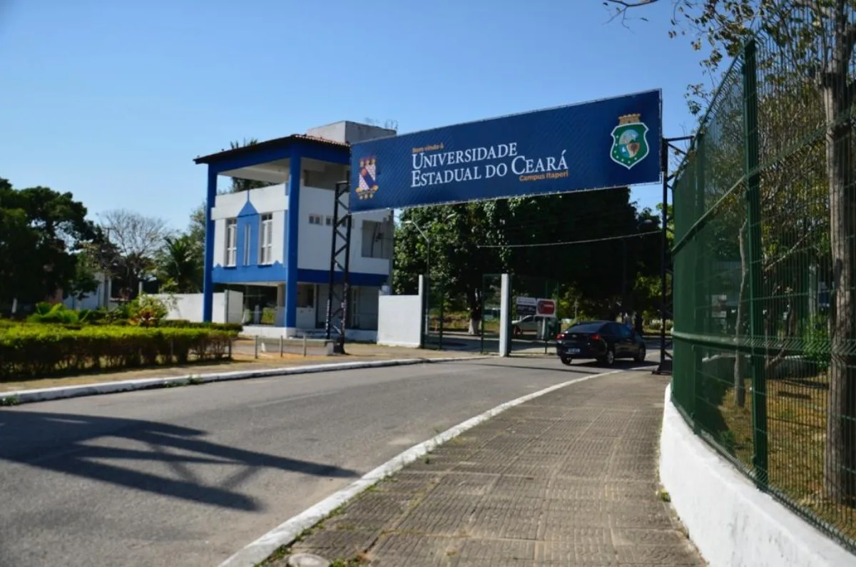 Estudantes em ambiente universitário no Ceará