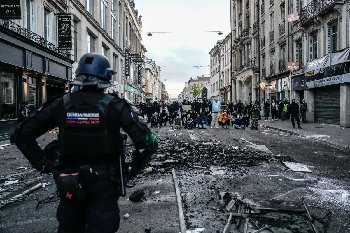 Protesto na França com confrontos nas ruas