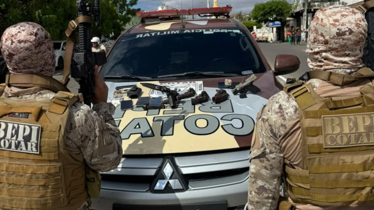 Equipamentos e armas apreendidos pela Polícia Militar em Canindé.