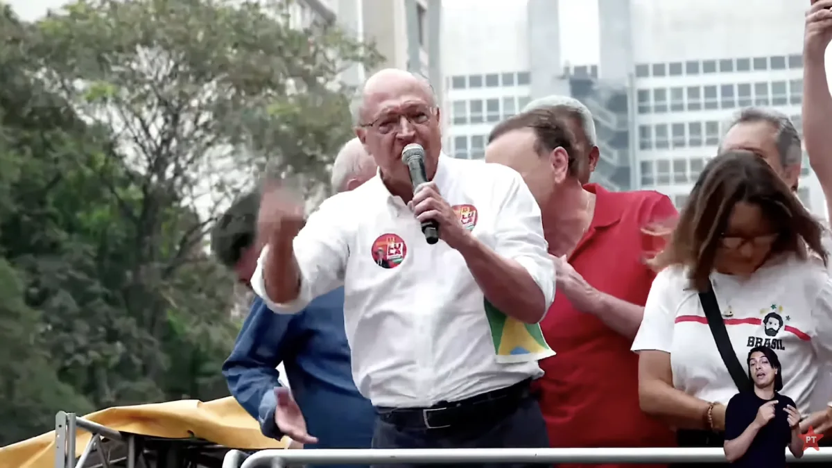 Geraldo Alckmin durante ato político em São Paulo no dia 11 de outubro de 2026.