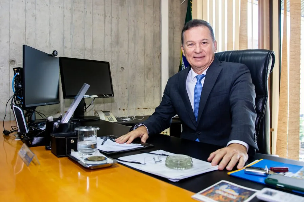 Agentes da Polícia Federal em atividade de fiscalização.