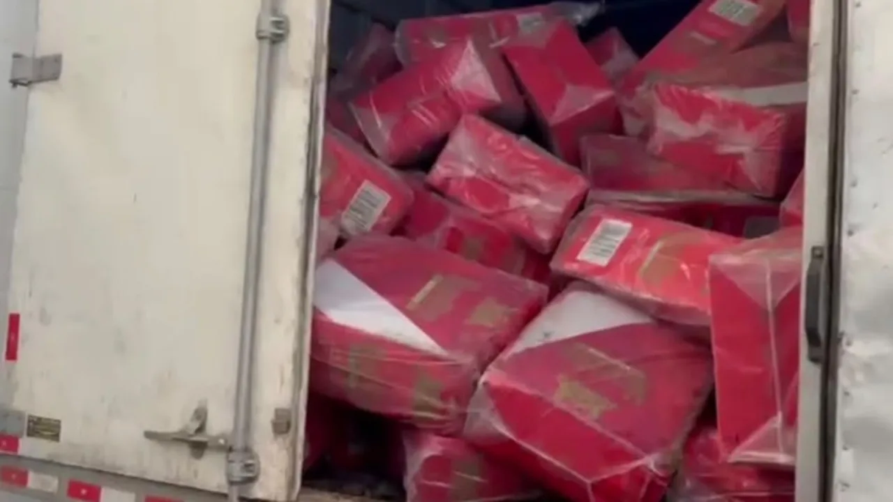 Material apreendido pela Polícia Civil durante operação contra contrabando em Maracanaú