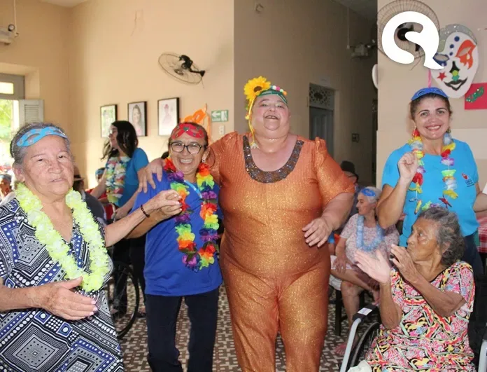 Idosos do Abrigo Sagrado Coração de Jesus comemoram Carnaval com Balada