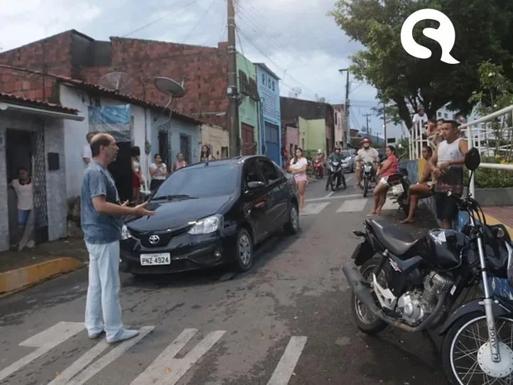 Ivo Gomes verifica quantidade de água do Rio Acaraú no bairro do Tamarindo e volta a pedir que pessoas fiquem em casa