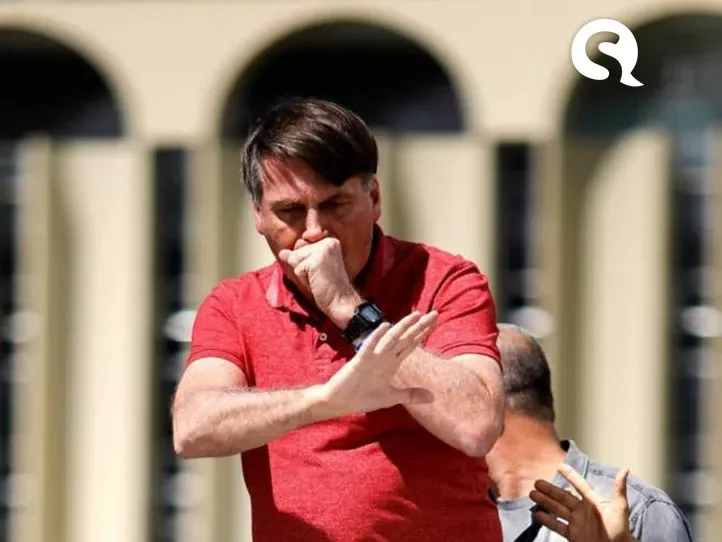 Bolsonaro desrespeita quarentena e participa de protesto contra isolamento social