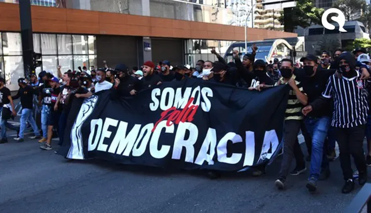 Ato pró-democracia tem confrontos com policiais e grupos pró-Bolsonaro na Avenida Paulista