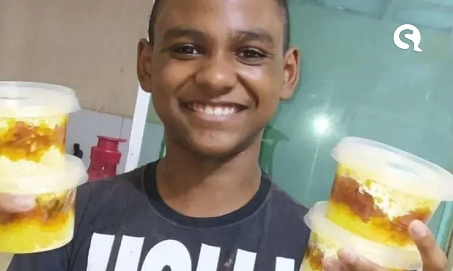 Fã de Belchior, menino de 13 anos ajuda mãe a vender cuscuz e faz sucesso na internet