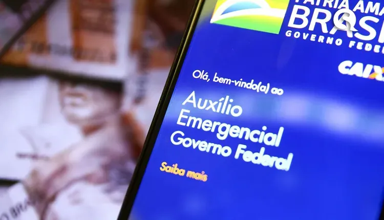Governo prorroga auxílio emergencial de R$ 300 até o fim do ano