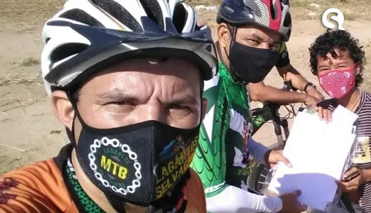 Grupo de ciclistas percorre 80km para entregar atividades a alunos da rede pública em Sobral