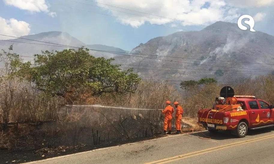Bombeiros realizam vistoria em serra de Itapipoca neste domingo para evitar novo incêndio