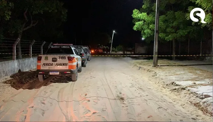 Três pessoas são assassinadas na calçada de casa em Pacajus
