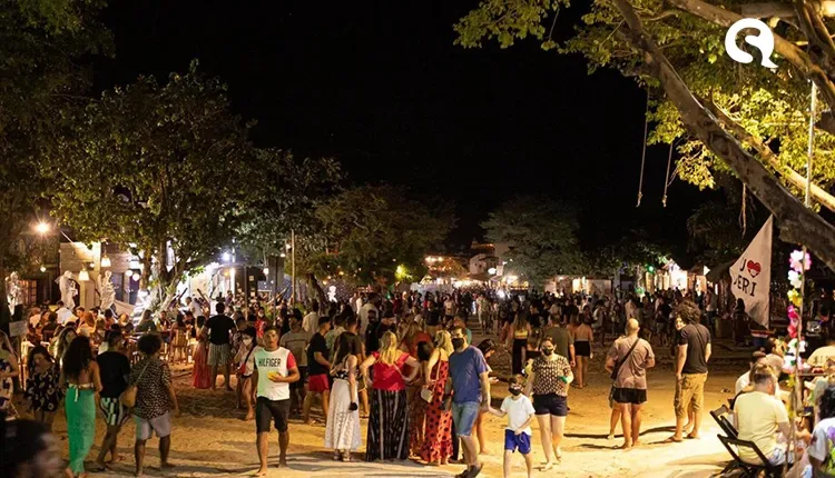 Em Jericoacoara, público lotou a praça neste domingo, no encerramento do Festival Choro Jazz, com grandes shows