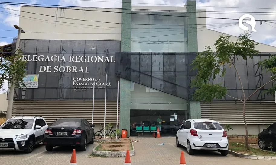 Polícia Militar prende homem com arma de fogo após abordagem a veículo