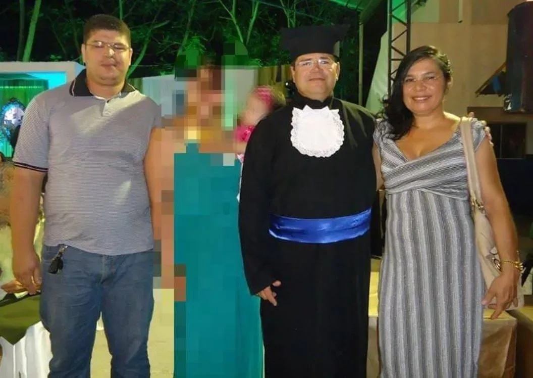 Filho usuário de drogas mata os pais a golpes de faca e enxada