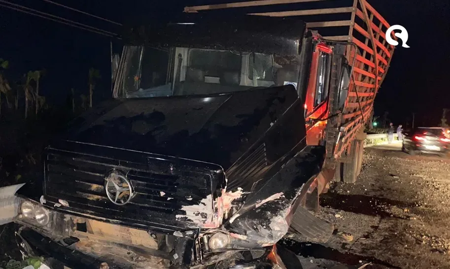Mãe, filho e mais duas pessoas morrem carbonizados em acidente entre carro e caminhão em Acaraú