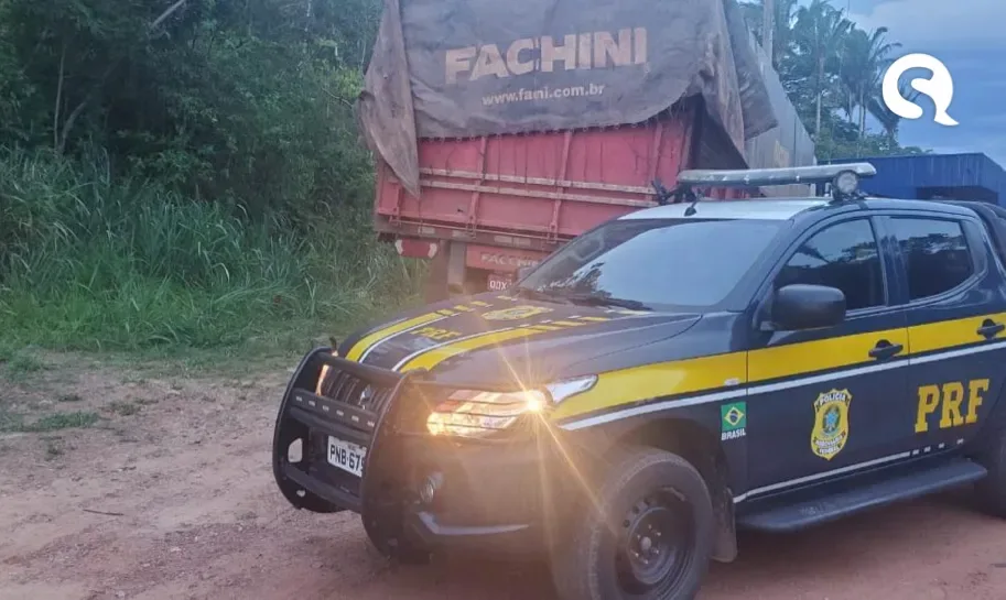 PRF apreende caminhão com carga irregular de madeira nativa na BR-222, em Tianguá