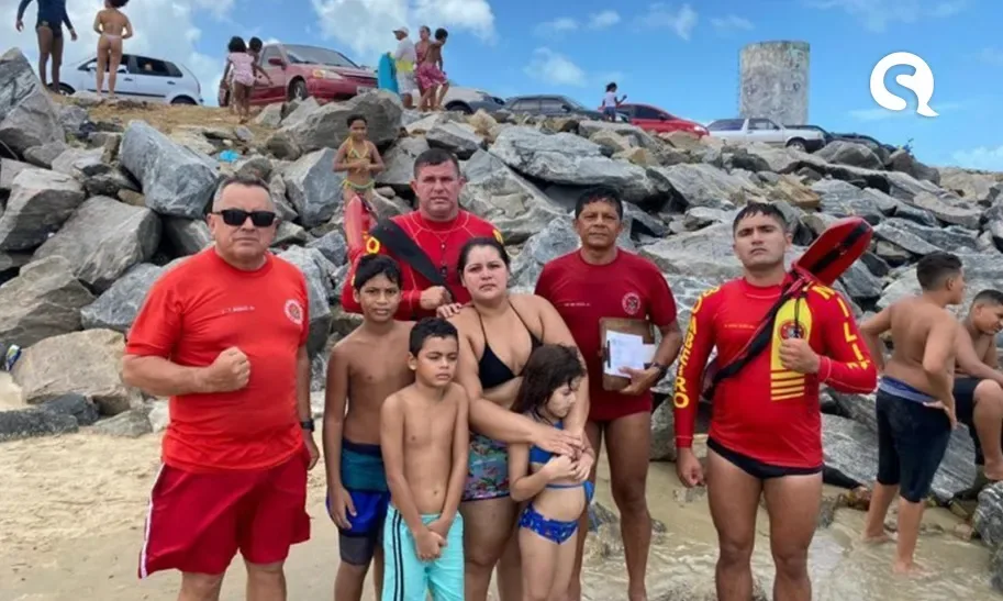 Cinco pessoas da mesma família se afogam e são salvas por bombeiros em Fortaleza