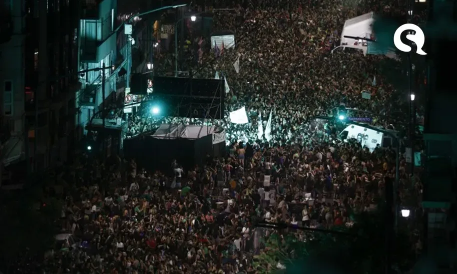 Argentina legaliza o aborto em votação histórica no Senado