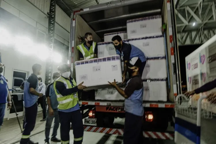 Ceará recebe hoje mais 33,2 mil doses de vacina contra Covid-19, anuncia Camilo