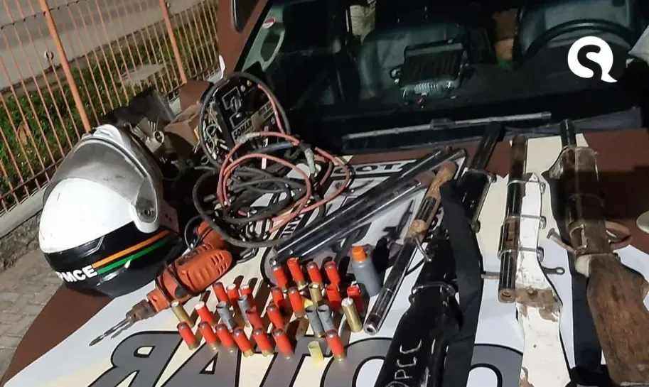 Três espingardas são apreendidas em fábrica clandestina de armas em Santana do Acaraú