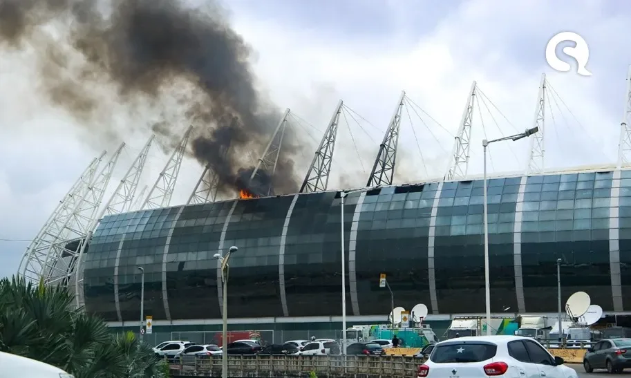 Cabine de rádio da Arena Castelão pega fogo na manhã deste sábado (30); veja imagens