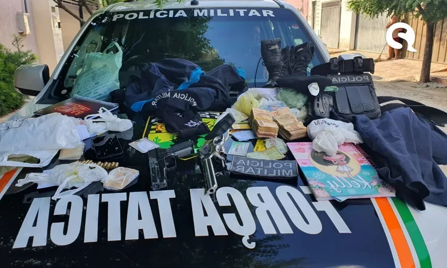 Suspeito de fingir ser policial é preso com 167 cartões e dinheiro